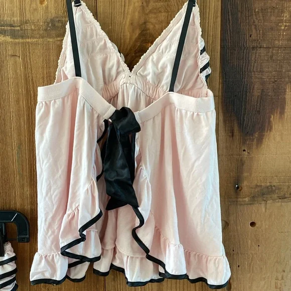 Victoria’s Secret pink ruffled babydoll chemise with black trim. S/P - Picture 5 of 10